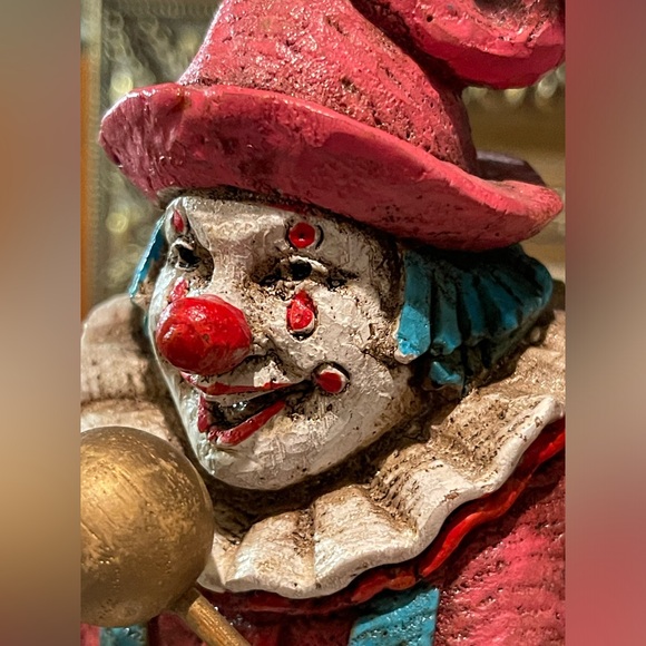 Creepy Clown with music box. Perfect for Halloween! Approx 11”x 4.5” - Picture 9 of 15